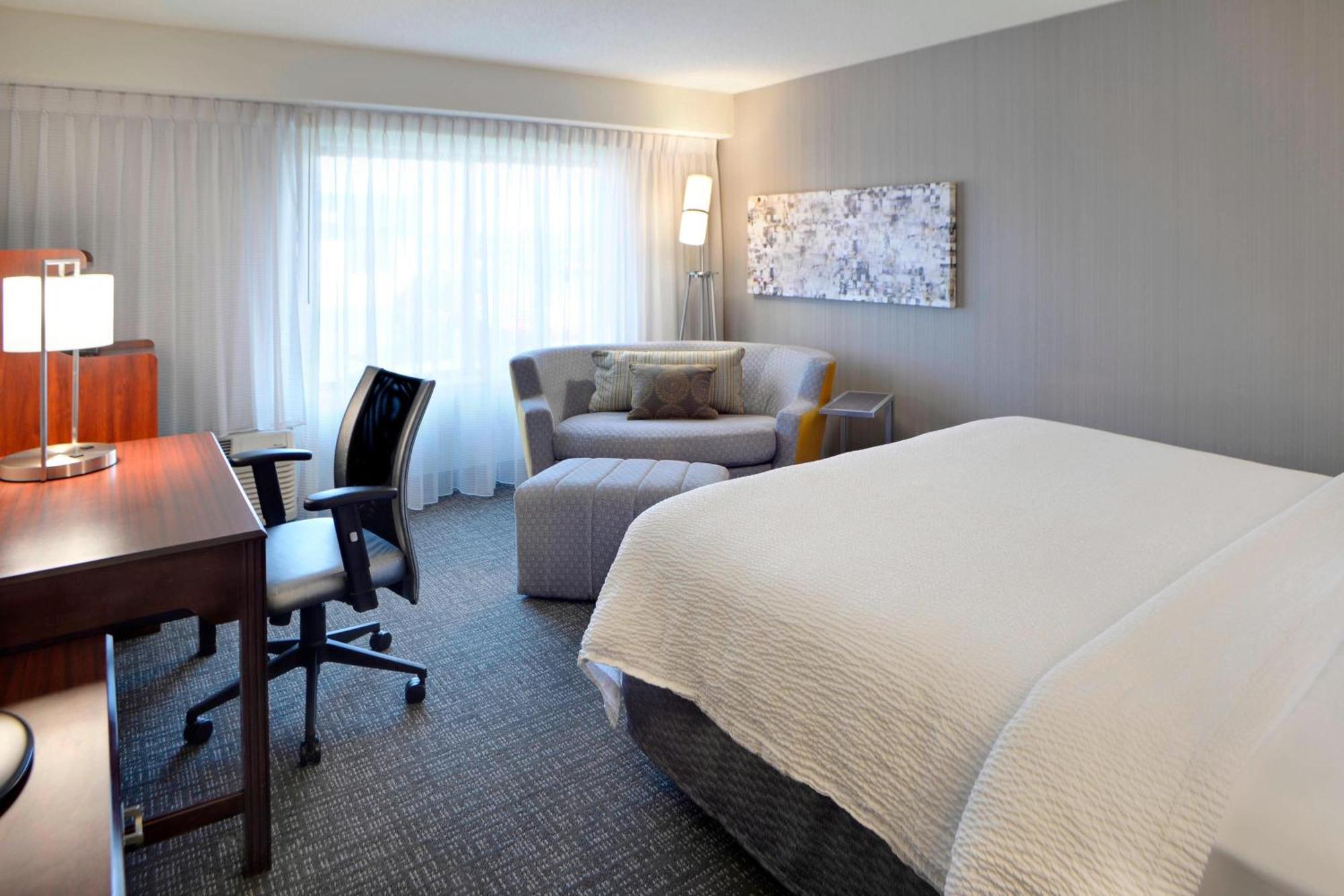 Courtyard By Marriott Kokomo Exterior photo